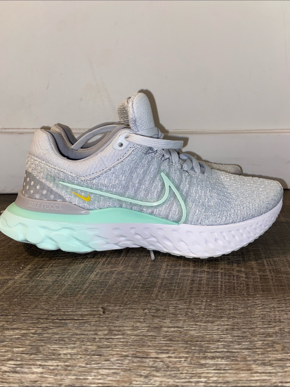 Women's Nike react dignity knit fly running shoe